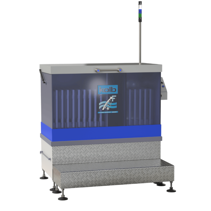 Frontansicht der halbautomatischen Drei-Kammer-Reinigungsanlage AF04 von kolb für die Wartungsreinigung