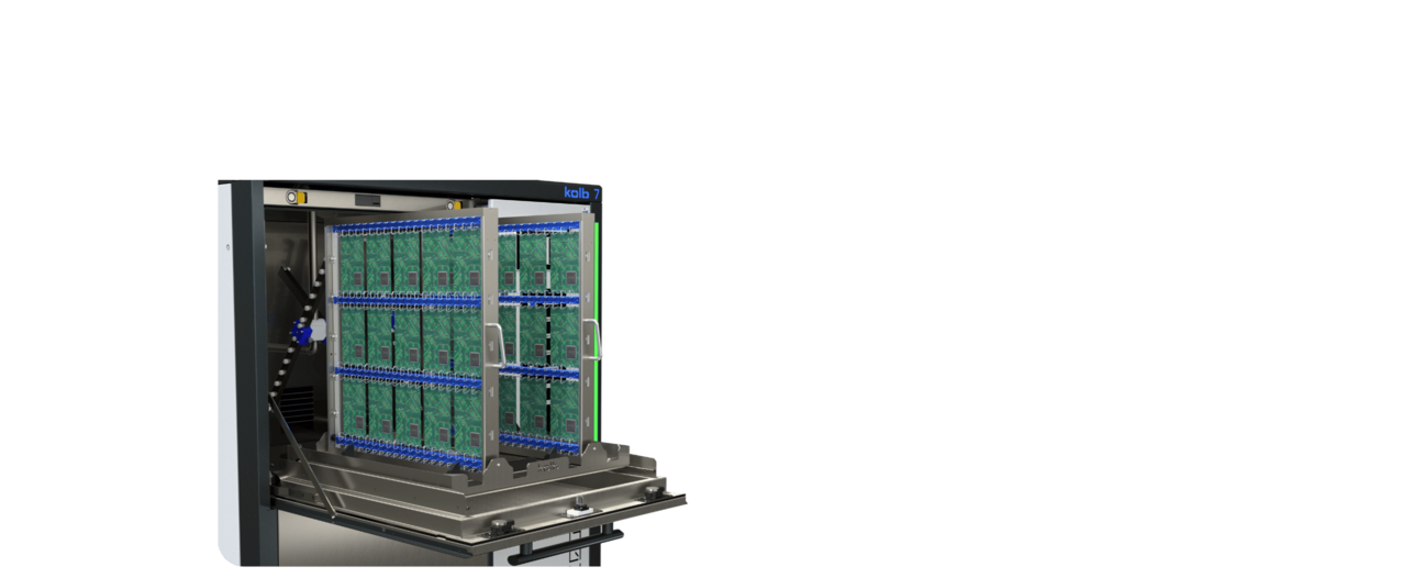 Teilansicht der Feinstreinigungsanlage AQUBE XV7 SuperTask von kolb mit bestücktem Waschwagen