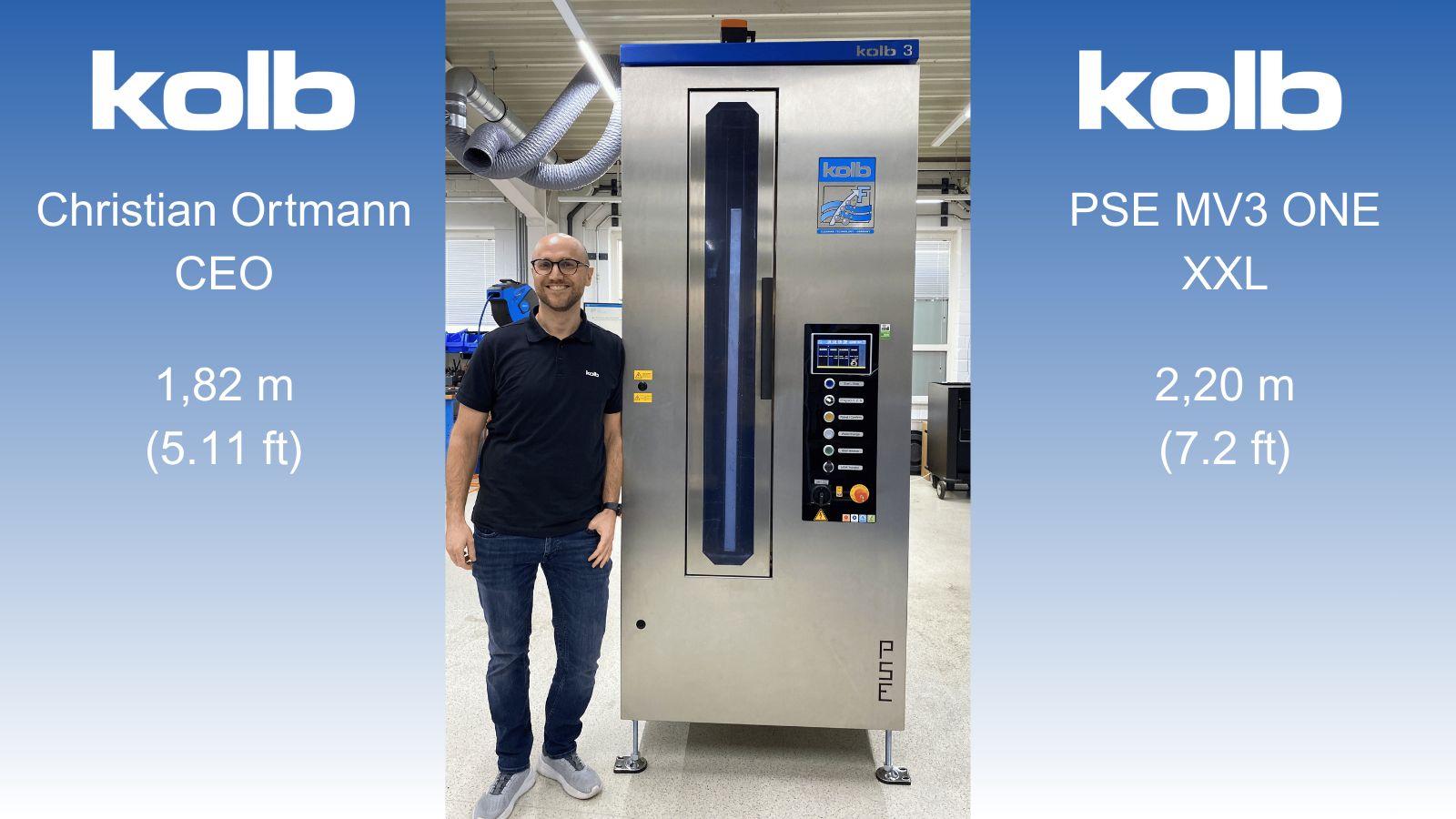 Christian Ortman neben Anlage zum Größenvergleich